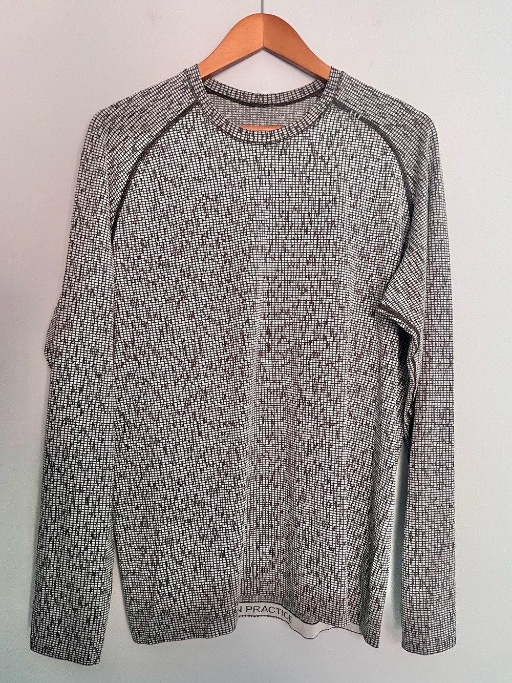 Lululemon Metal Vent Tech Long Sleeve 2.0
Space Code Graphite Grey Size Large